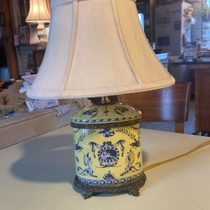 Lamp with lampshade 16” T x 14” W lamp